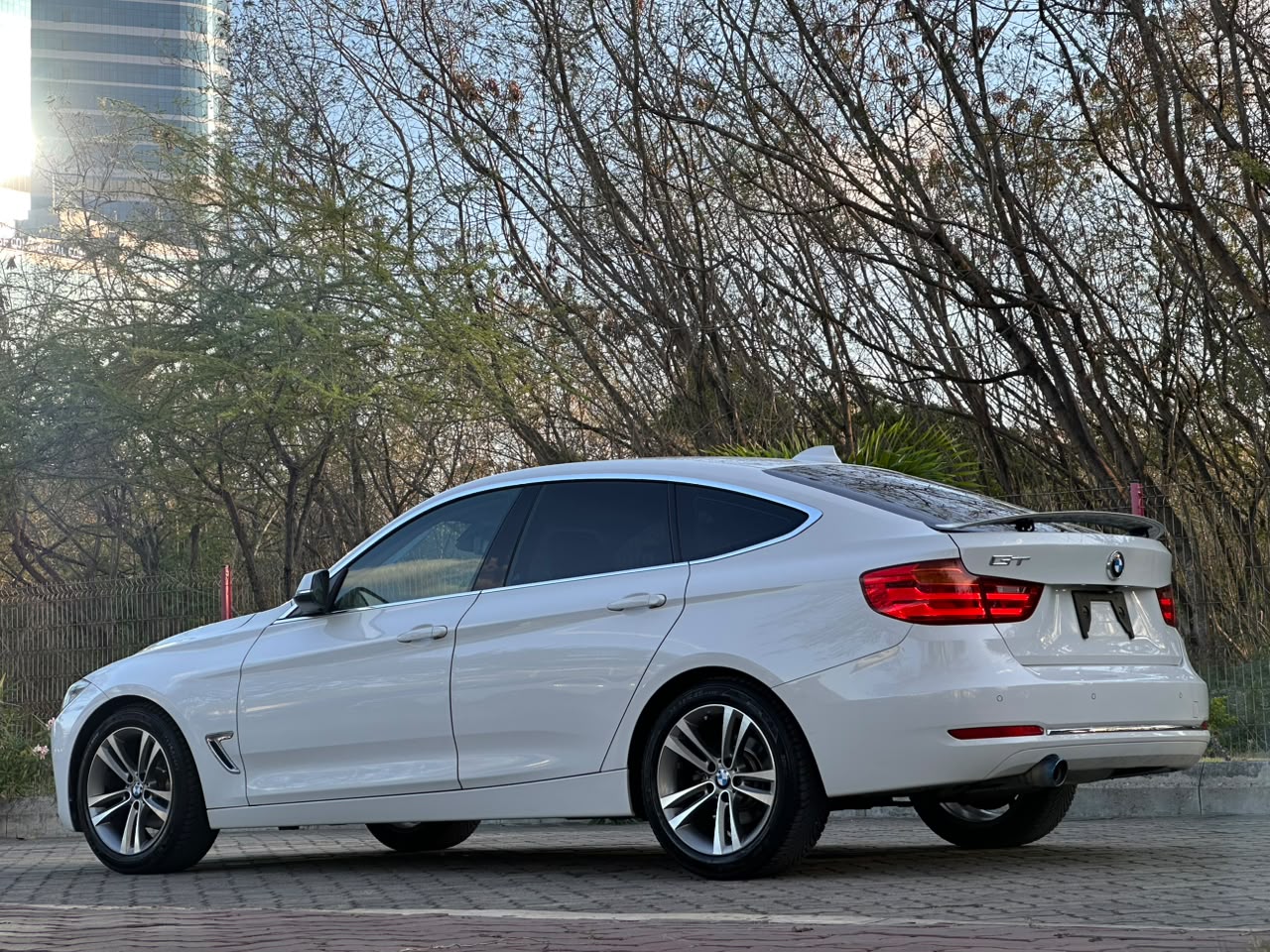 BMW 3 SERIES GT thumbnail 2